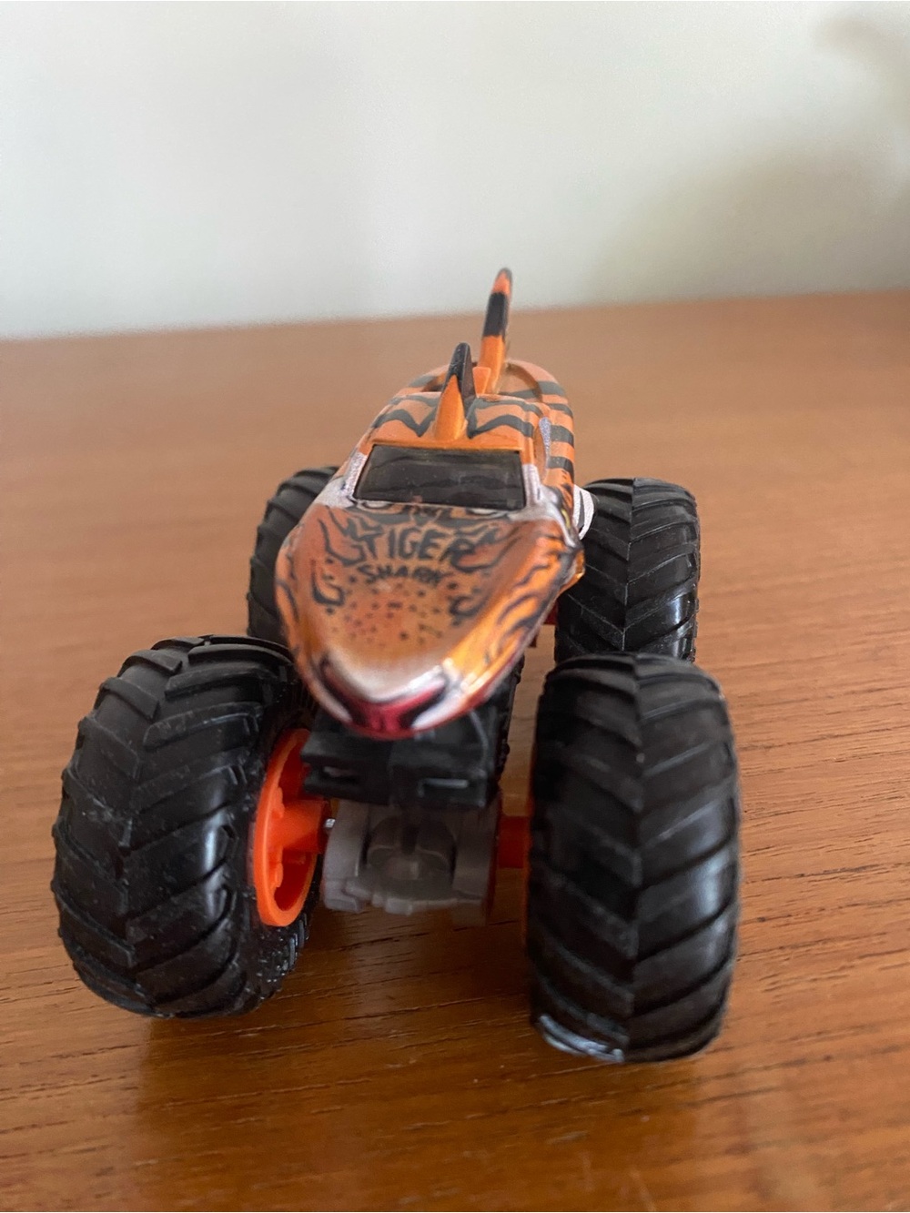 Hot Wheels Monster Jam Tiger Shark die-cast truck - Picture 2 of 7